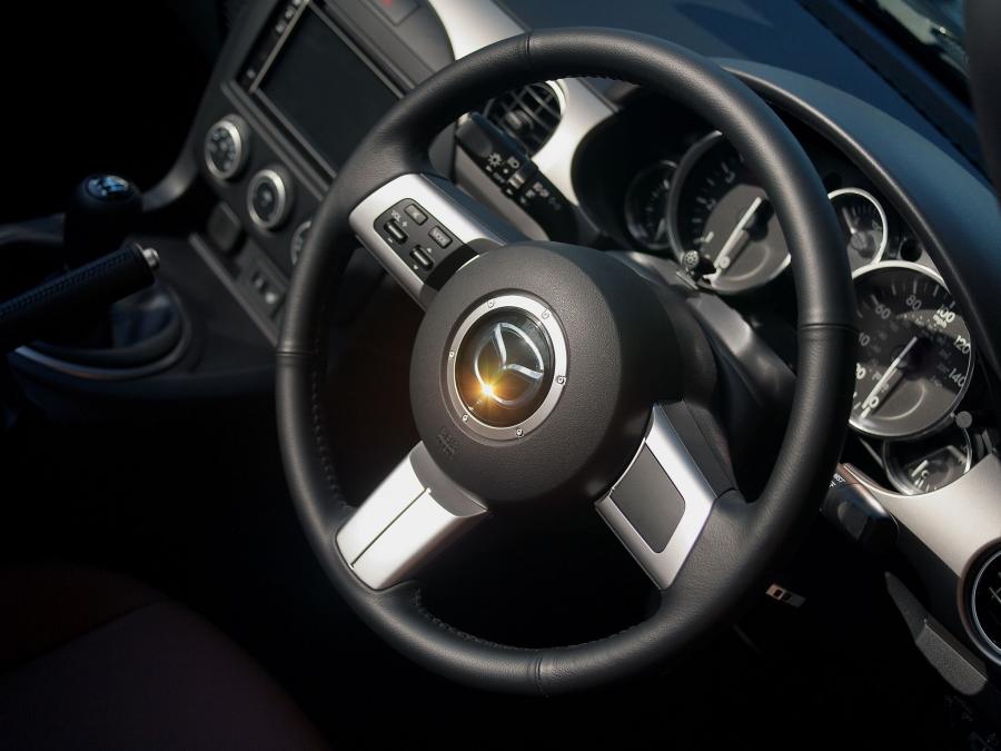  Mazda MX-5 Roadster Venture 2013 года  (фото 9 из 10)